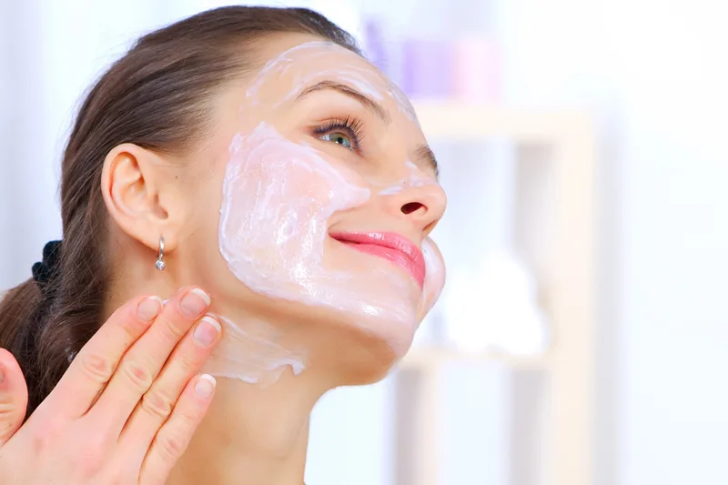 Cách làm trắng da mặt bằng dầu dừa an toàn tại nhà