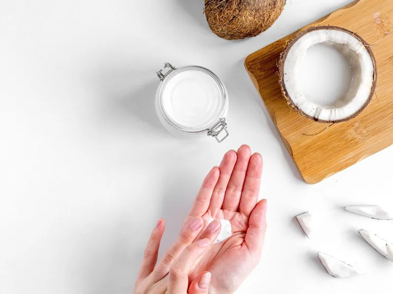 cách làm trắng da mặt bằng dầu dừa