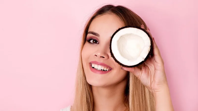 cách làm trắng da mặt bằng dầu dừa