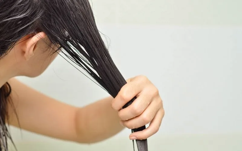 cách ủ tóc bằng dầu dừa