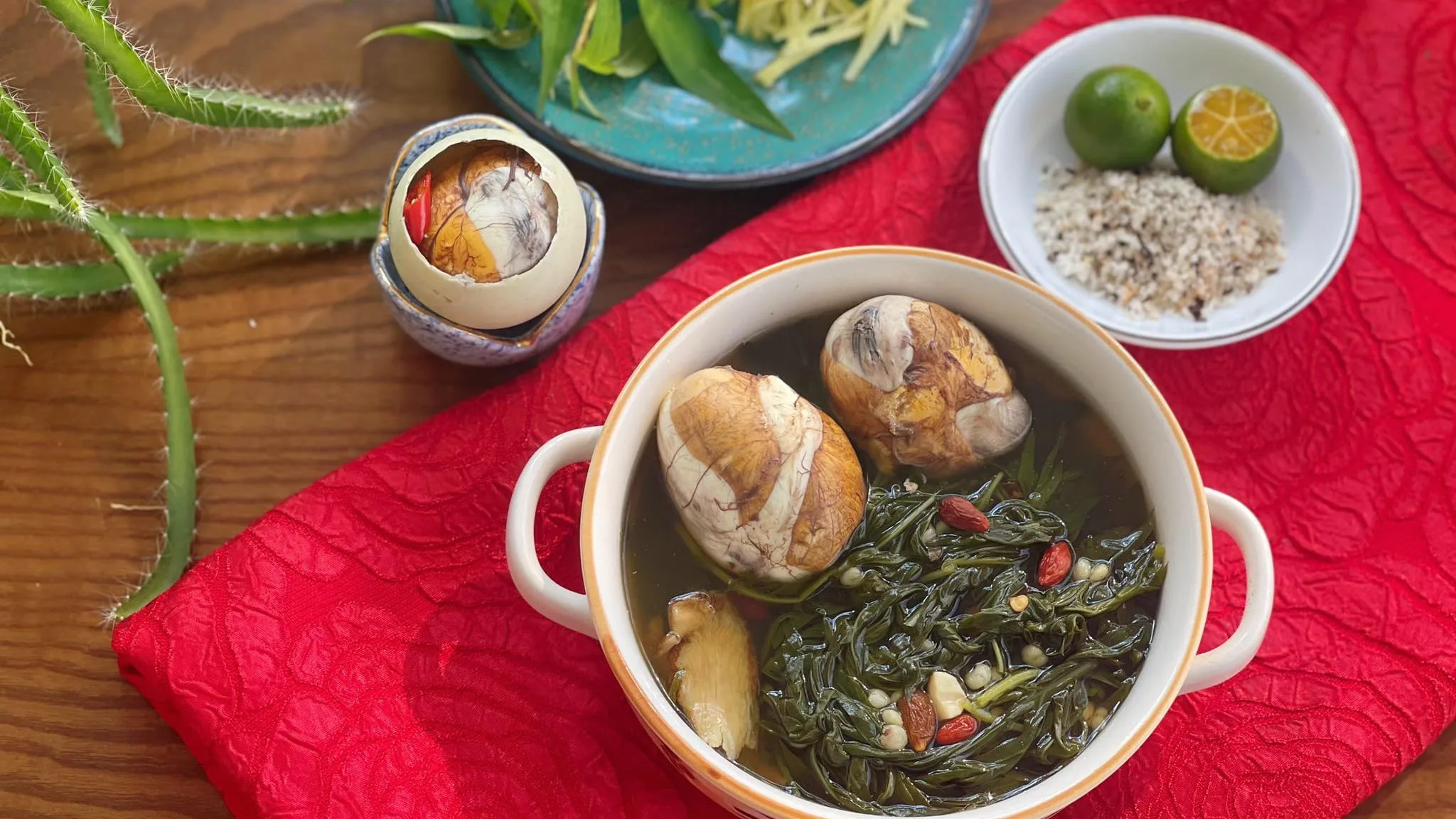1 quả trứng vịt lộn bao nhiêu calo